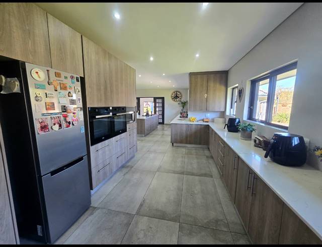 5 BEDROOM HOUSE FOR SALE IN THREE RIVERS